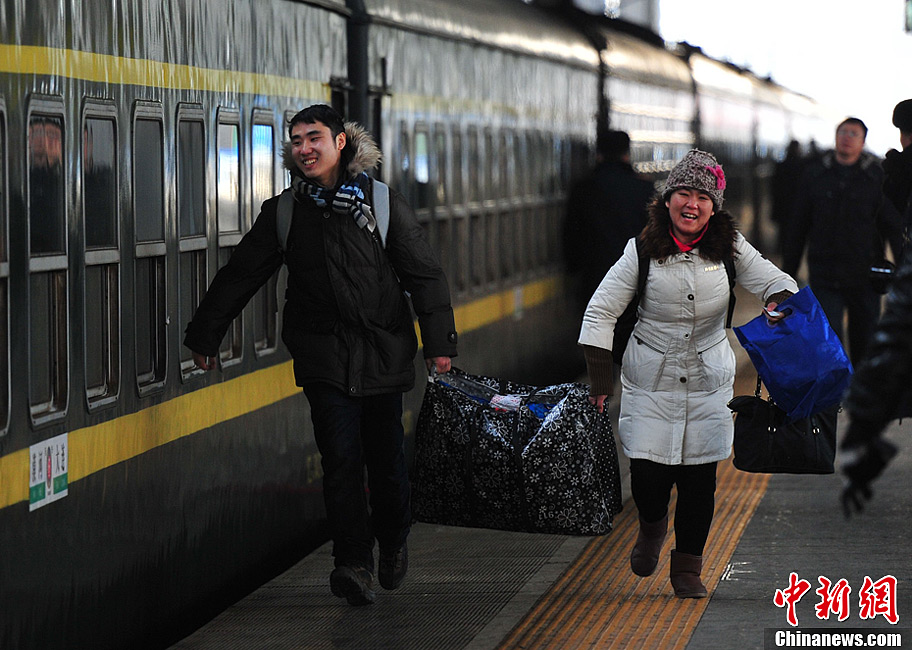 沈阳北站迎来客流高峰