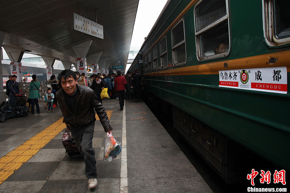 为应对成都——乌鲁木齐方向增加的客流,成都客运段担当的k2058次恢复