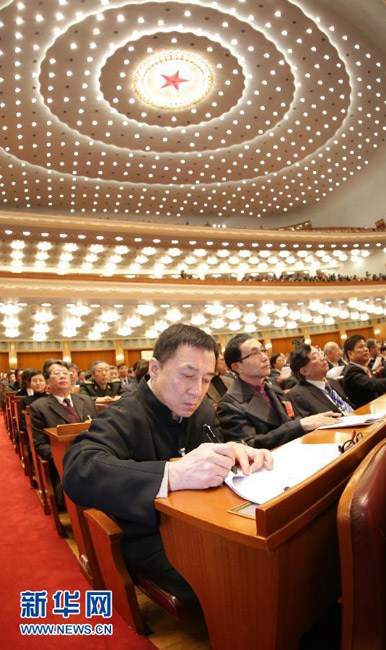 这是成龙委员在听会.