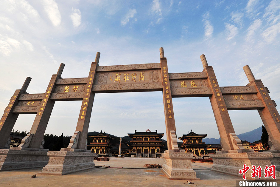 48米世界最高阿弥陀佛东林大佛显露金身真容