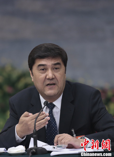 努尔白克力接受记者提问