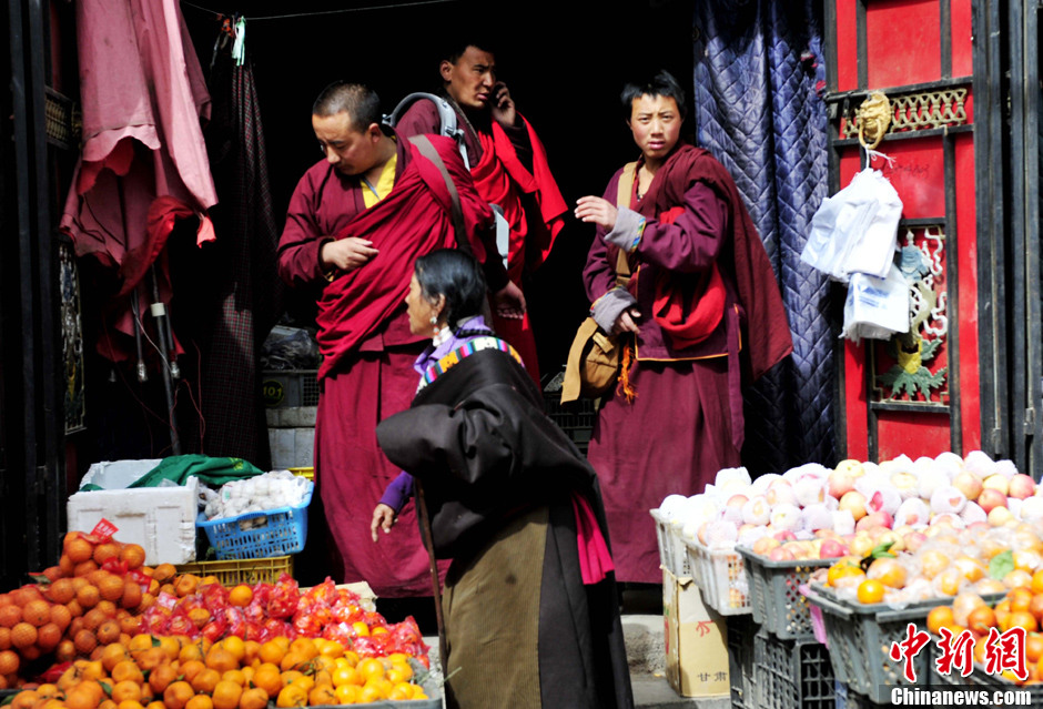 四川阿坝县热闹繁华的洽塘街