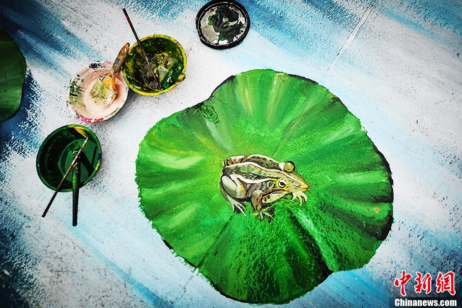 惟妙惟肖3d荷塘地画亮相广西南宁