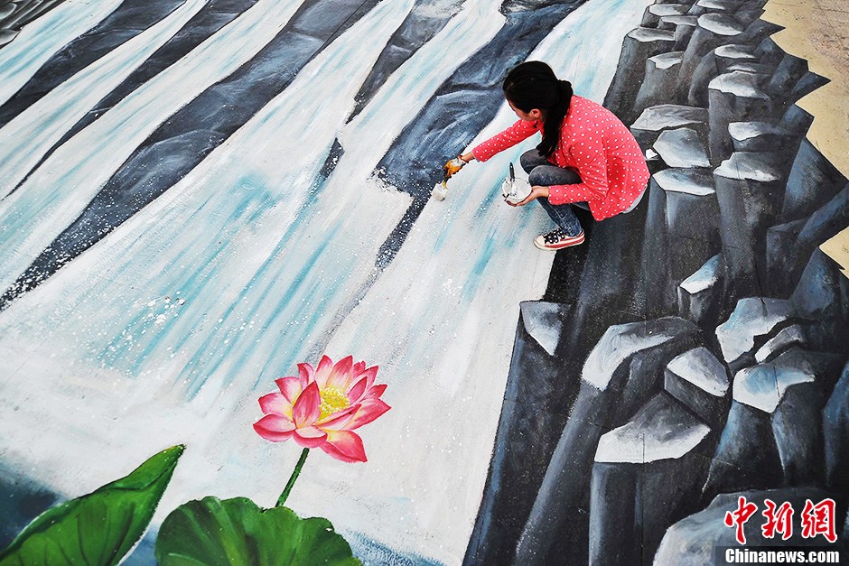 惟妙惟肖3d荷塘地画亮相广西南宁