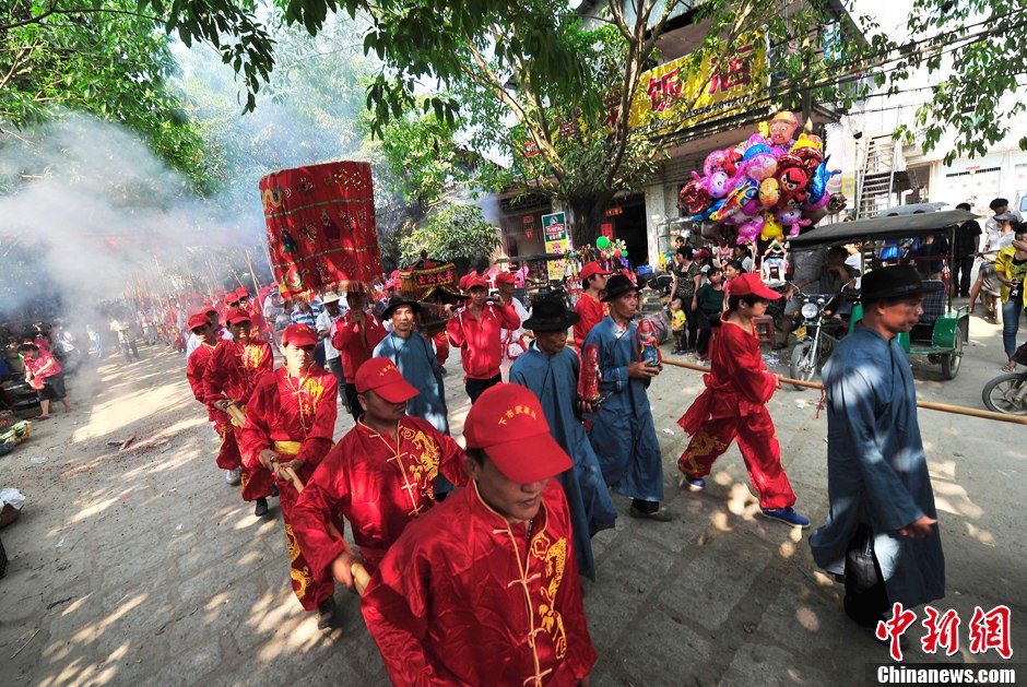 装军巡游闹军坡海南十余万民众演绎民俗盛宴