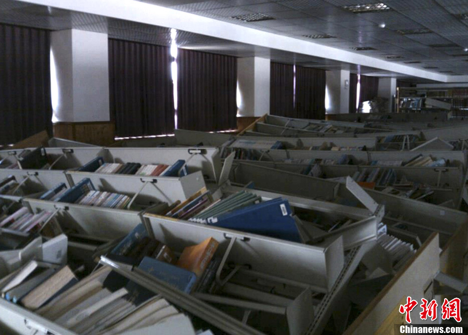 台湾南投发生6级以上地震 台中一图书馆大量书架倒塌