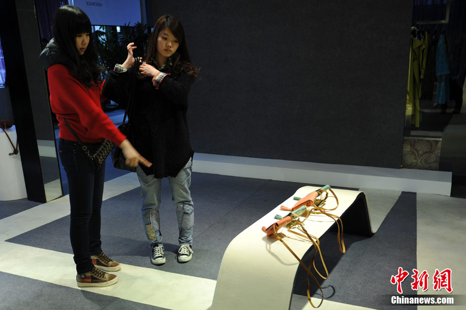 与众不同石振宇跨界时尚设计展彰显工匠精神