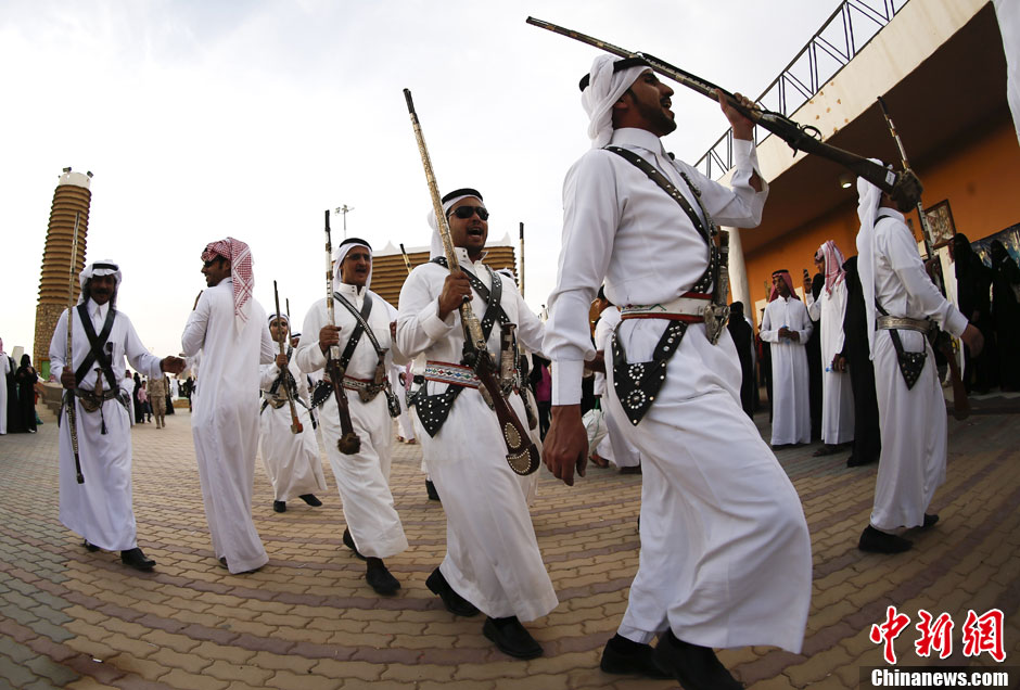 沙特杰纳第利亚遗产文化节上演阿拉伯传统表演