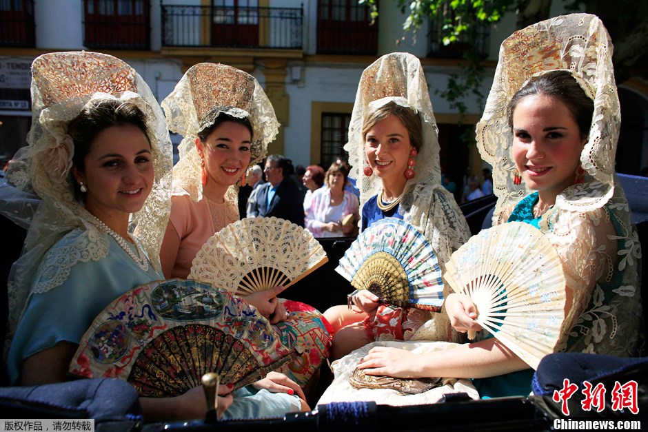 西班牙女性传统服饰图片