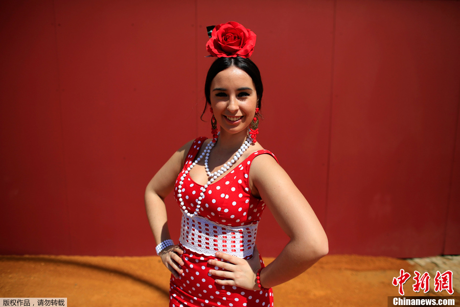 西班牙塞维利亚四月节狂欢火热挡不住