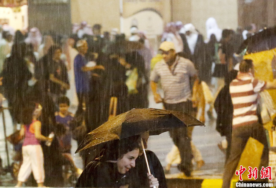 暴雨“袭扰”沙特杰纳第利亚遗产文化节