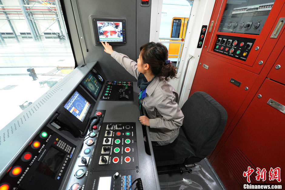 中国首条高寒地铁线展开多项测试