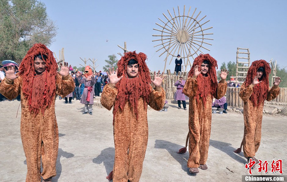 新疆尉犁县举行罗布人祭日仪式
