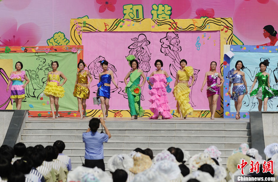 5月22日,重庆市女子监狱举办服刑人员心身保健操比赛.