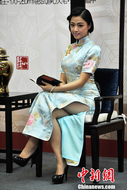 福州住交会开幕开发商营销纷打美女牌