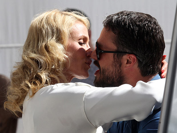 卡梅隆迪亚兹与ladygaga男友片场激吻