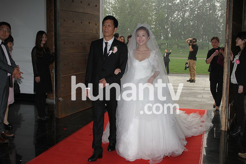 超女唐笑北京大婚当众热吻惊艳全场