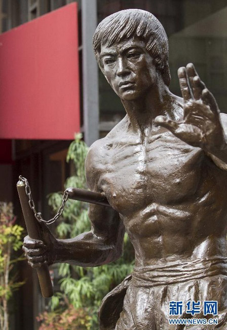 李小龙铜像亮相洛杉矶唐人街