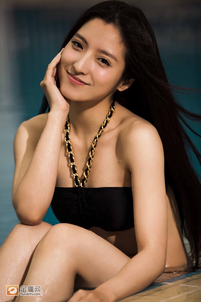 潘辰泳装写真突破尺度大方自然演绎别样性感