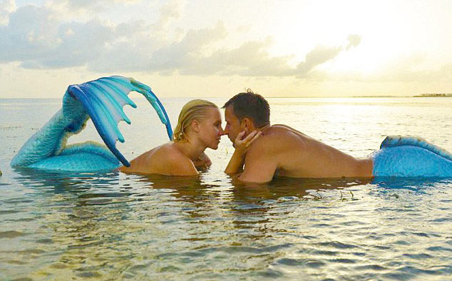 美人鱼情侣海底上演唯美爱情