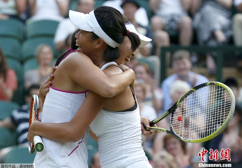 彭帅谢淑薇完胜对手海峡组合温网女双问鼎