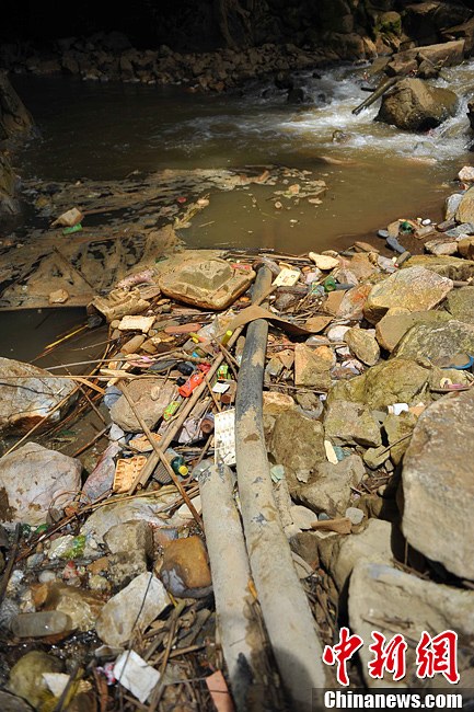 探访广西贺江水污染肇事企业