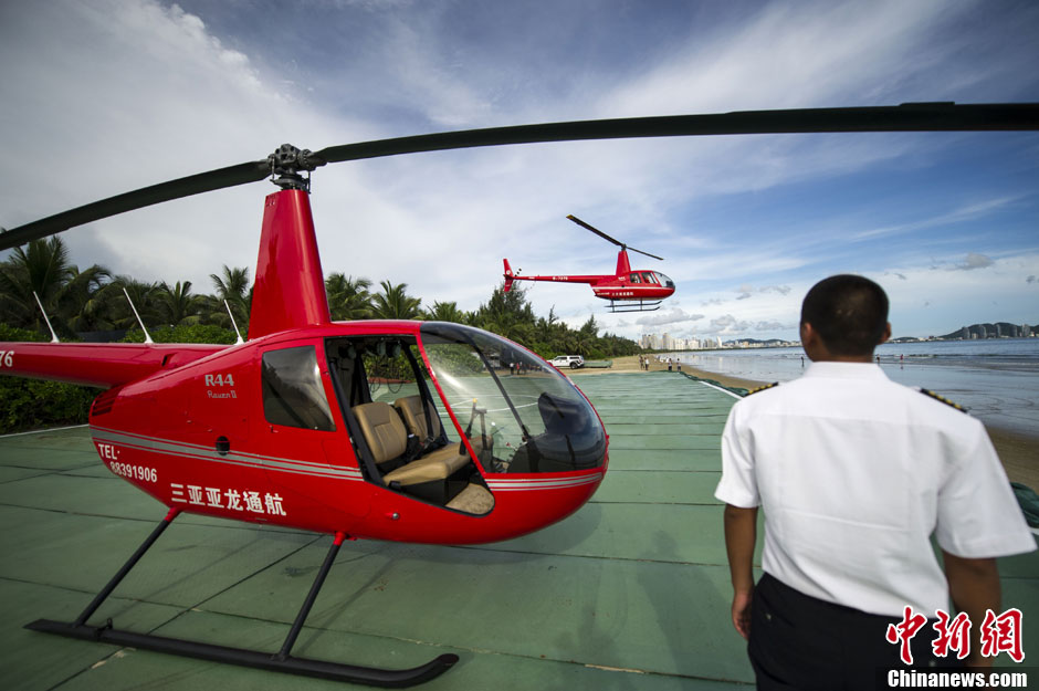海南三亚湾直升机低空旅游试飞