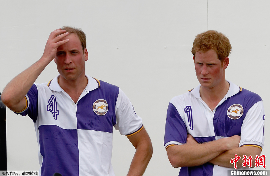 准爸爸威廉王子打马球