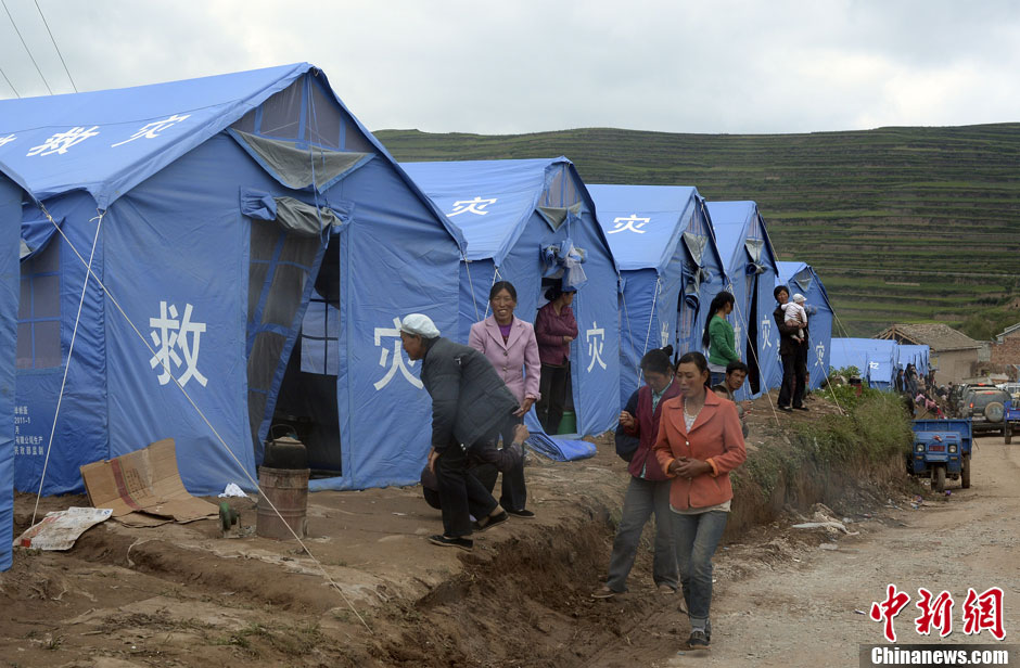 甘肃定西地震：重灾区民众基本住进救灾帐篷