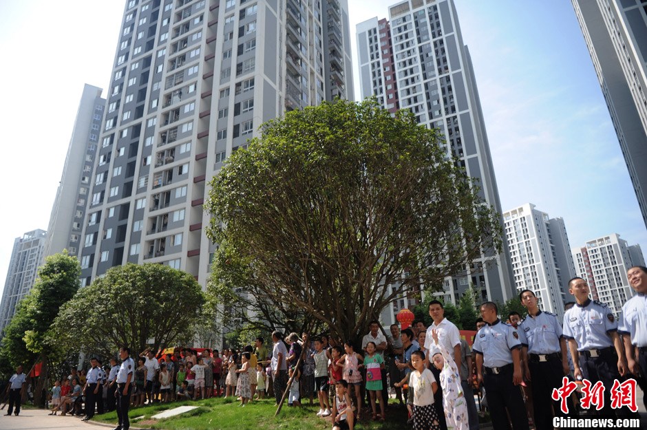 重庆公租房小区举行消防演练55