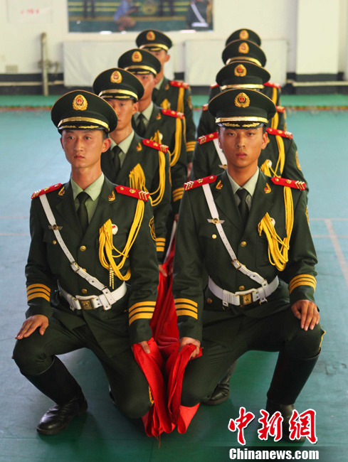 8月11日,武警辽宁总队承担全运会开幕式升旗,执旗,礼宾,刀旗等任务.