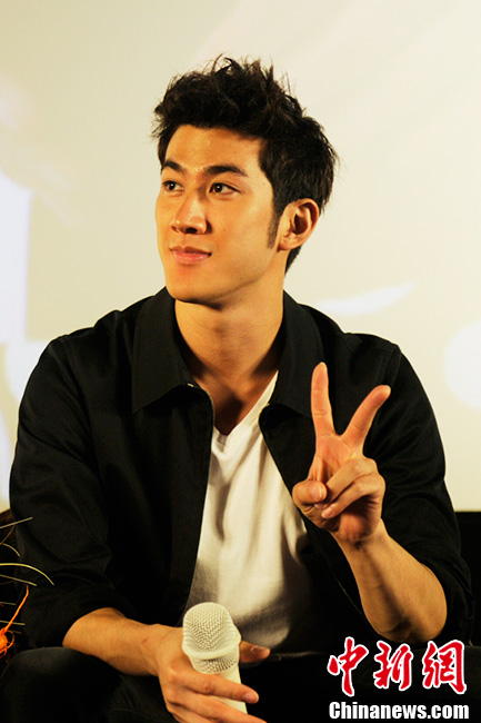 范冰冰李治廷为新片一夜惊喜宣传造势