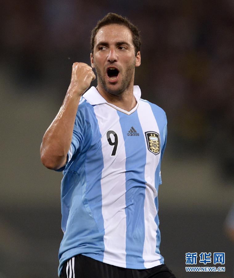 足球友谊赛伊瓜因破门阿根廷胜意大利