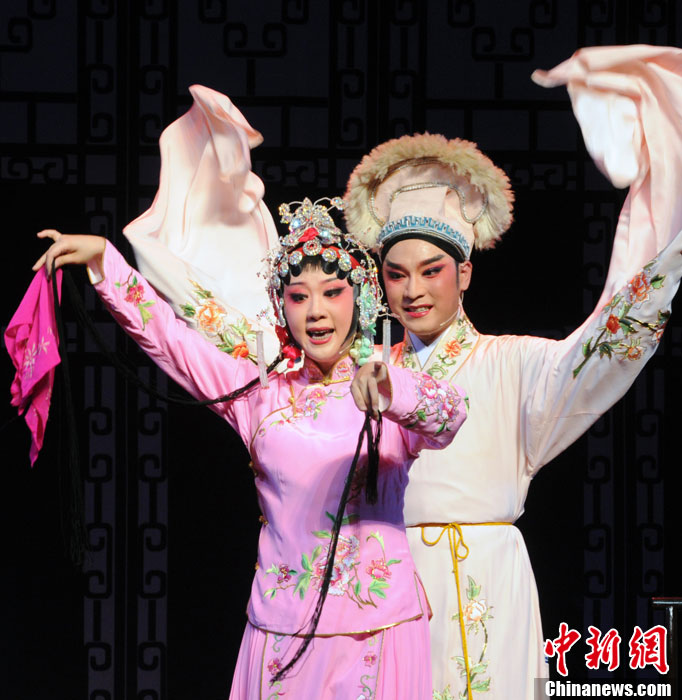 三朵梅花同台献演闽剧梅玉配