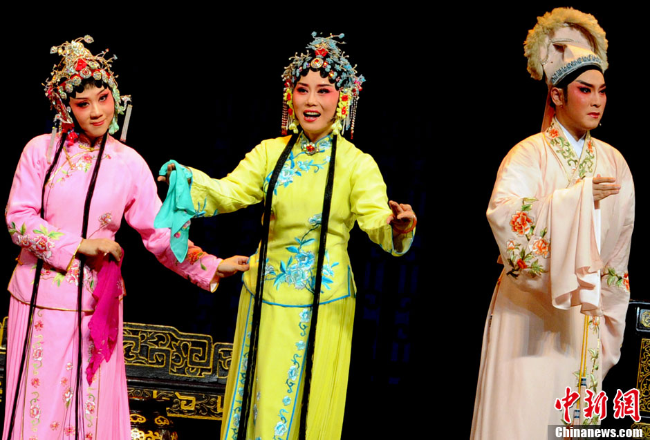 三朵梅花同台献演闽剧梅玉配