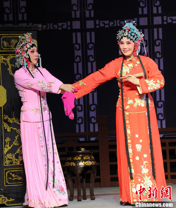 三朵梅花同台献演闽剧梅玉配