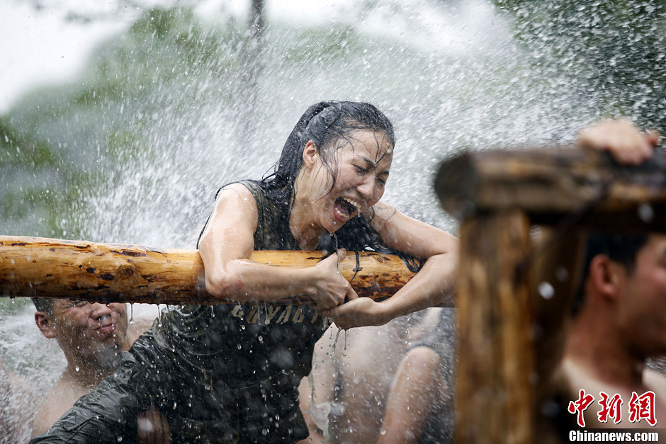 女保镖北京接受魔鬼式洗礼训练