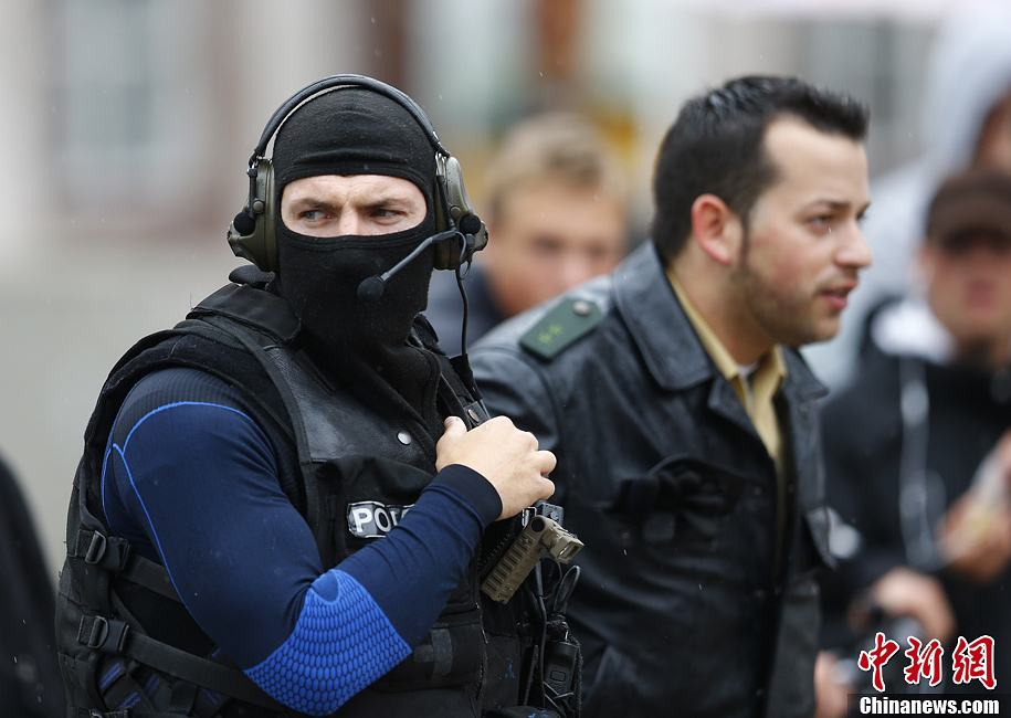 德国南部城市市政厅内发生人质劫持事件