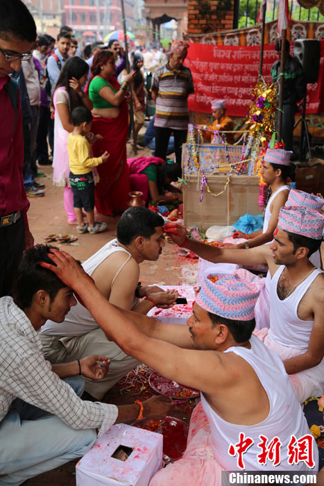 尼泊尔印度教徒欢度圣线节