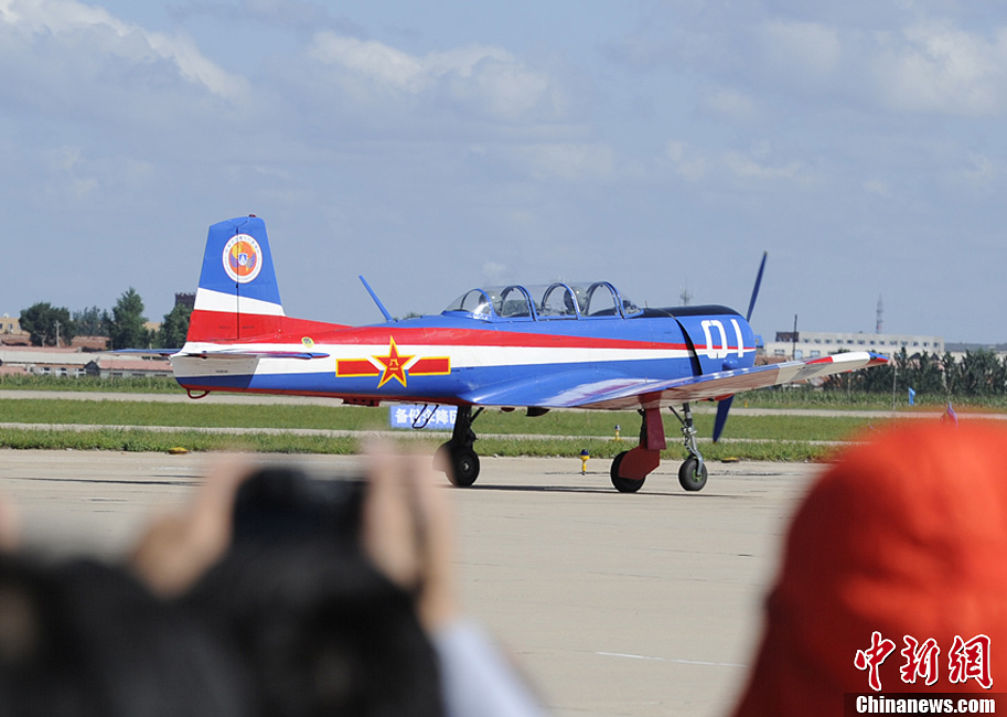 长春第三届航空节开幕天之翼飞行表演队亮相