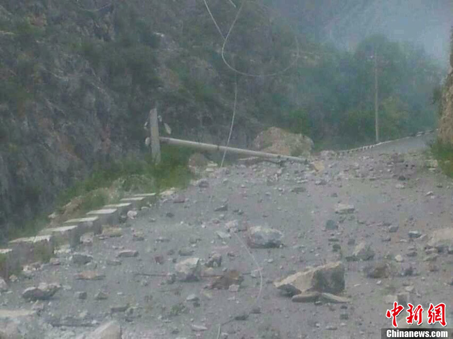 川滇交界处发生5.1级地震 四川境内地面开裂受损
