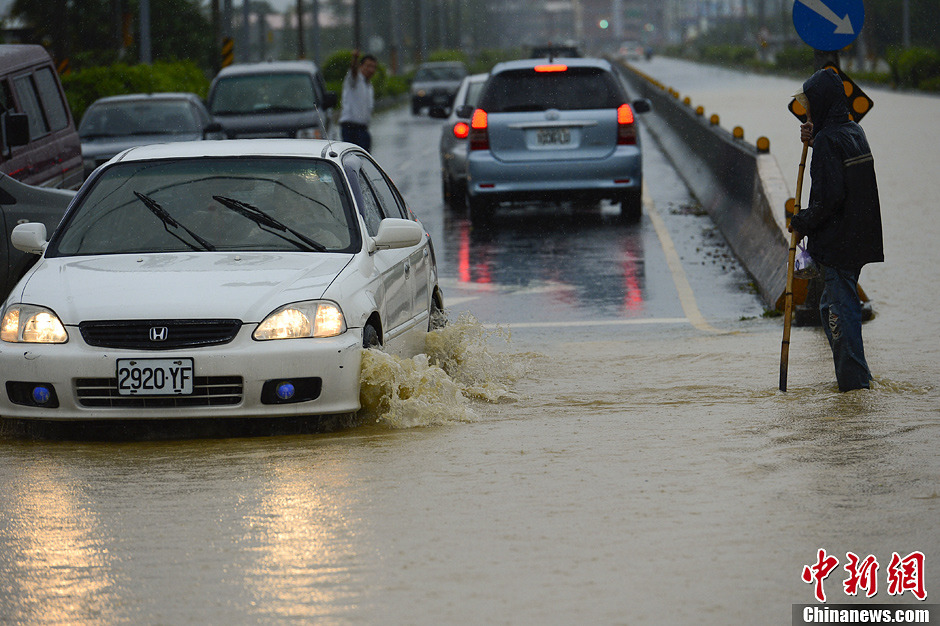台风“康妮”给台湾中南部带来大暴雨