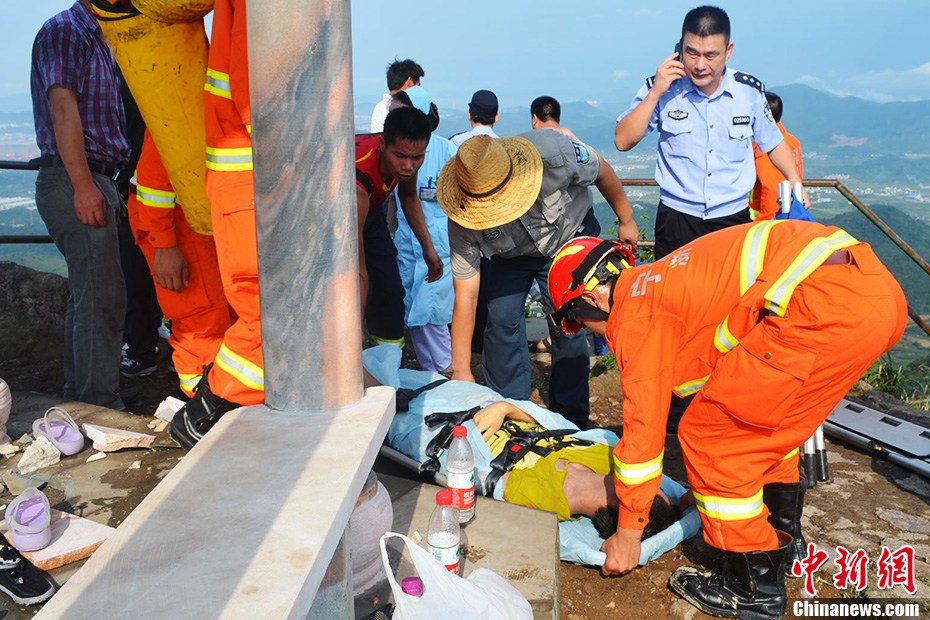 浙江一景区游客山顶躲雨遭雷击致1死16伤