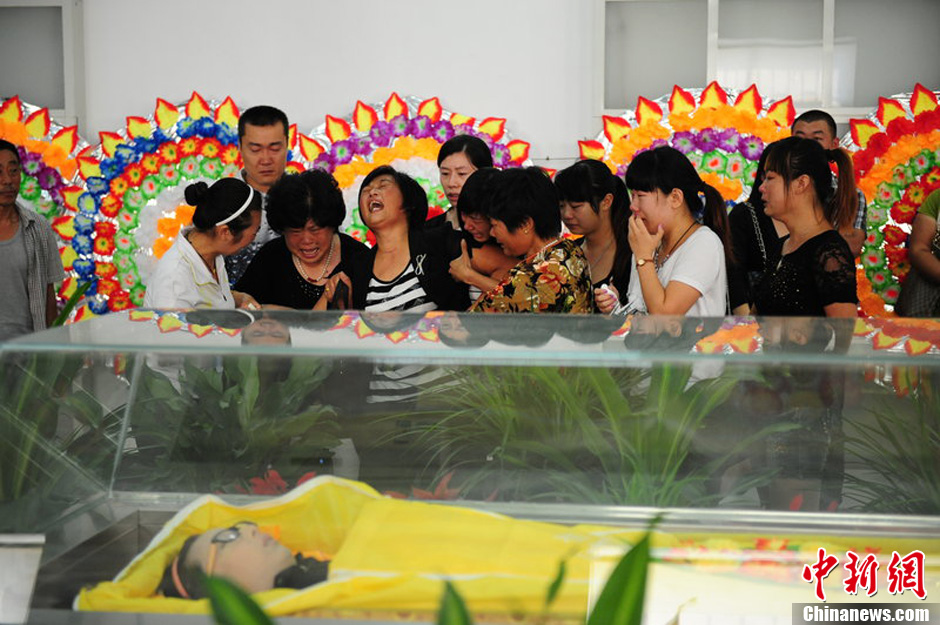 "最美抗癌女孩"鲁若晴遗体告别仪式青岛举行