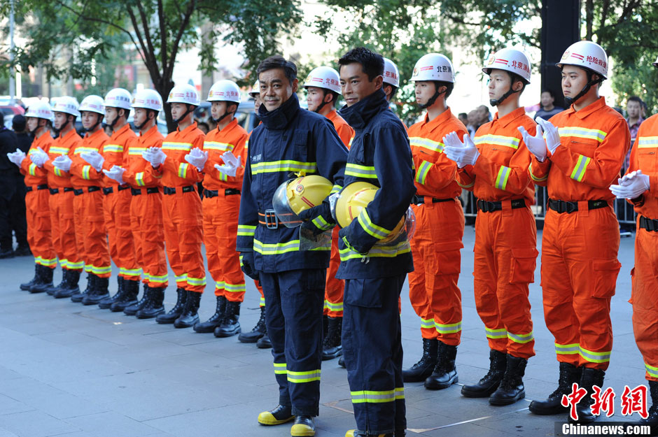 刘青云古天乐演绎救火英雄消防战士现身助阵