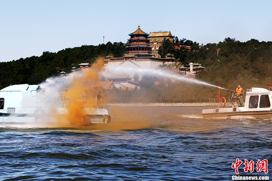“大黄鸭”将至 颐和园举行救生防恐消防演练