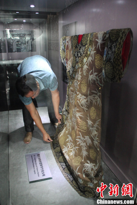 慈禧遗物陀罗尼经被首面世曾被东陵大盗遗弃