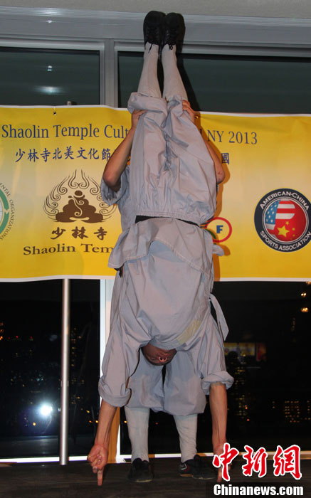 少林寺功夫联合国总部首秀僧人展示一指禅