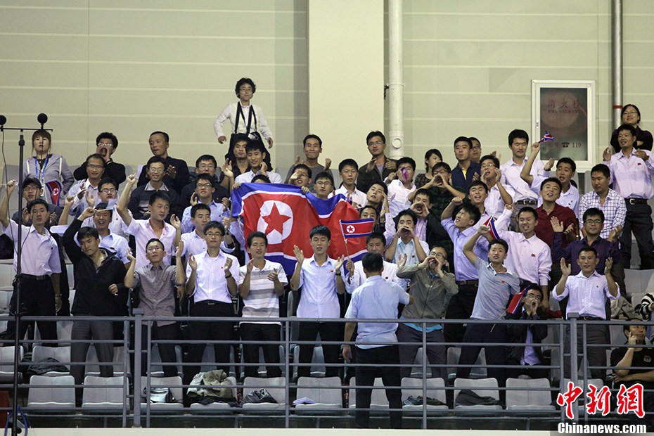 东亚运动会：朝鲜青年团体助威朝鲜女排