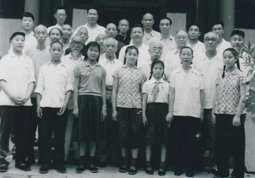 习仲勋(右十二)和杨明轩(右十),张奚若(右十五),赵寿山(右四)等与进京